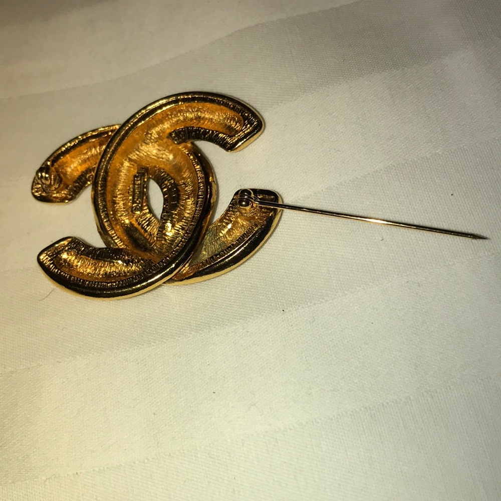 SOLD‼️ Authentic Chanel Pin / Brooch - Picture 4 of 4